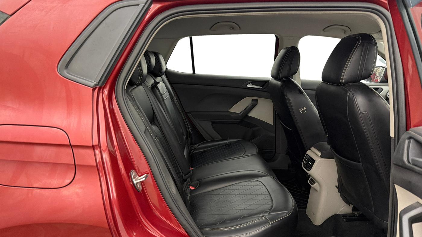 2023 Volkswagen TAIGUN HIGHLINE 1.0 TSI MT, Petrol, Manual, 16,357 km, Right Side Rear Door Cabin