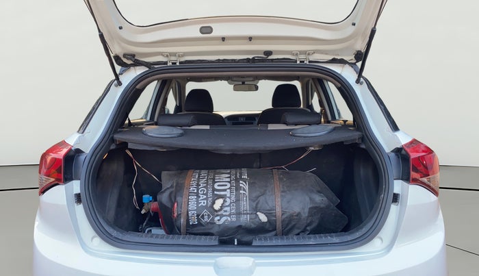 2017 Hyundai Elite i20 ASTA 1.2 (O), CNG, Manual, 1,39,563 km, Boot Open Zoomed View