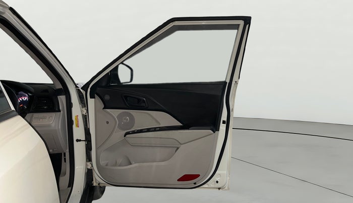 2020 Mahindra XUV300 W4 1.2 PETROL, Petrol, Manual, 76,769 km, RHS Front Door