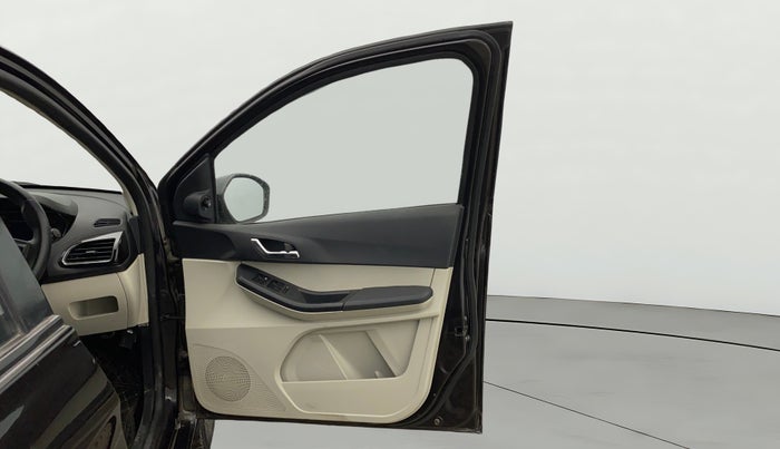 2023 Tata Tiago XZ PLUS CNG, CNG, Manual, 56,375 km, RHS Front Door