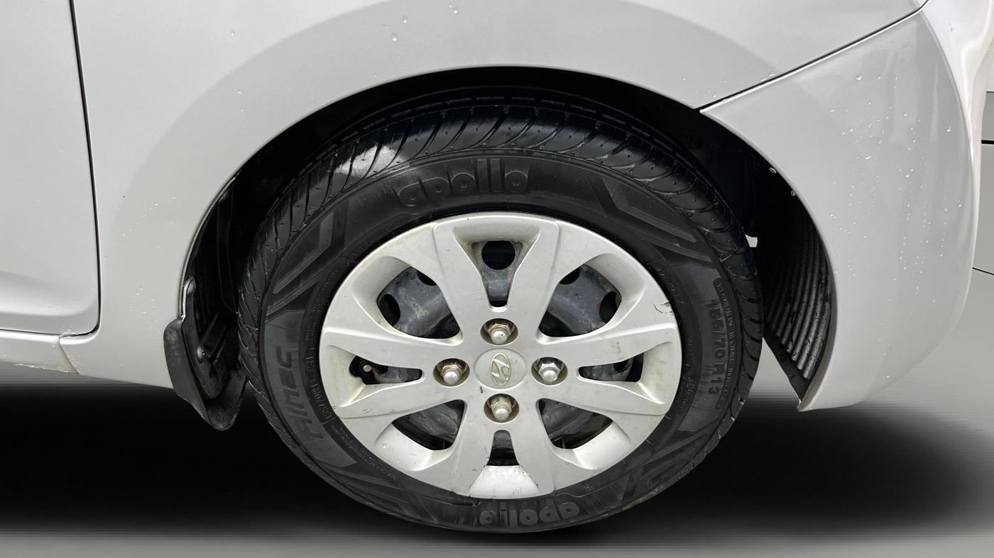 2015 Hyundai Eon MAGNA +, Petrol, Manual, 73,475 km, Right Front Wheel