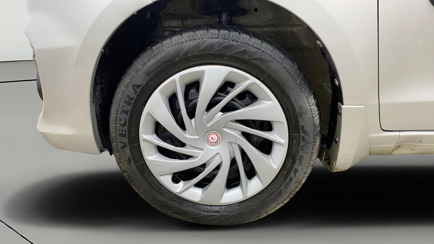 2016 Maruti Ertiga VXI, CNG, Manual, 48,689 km, Left Front Wheel