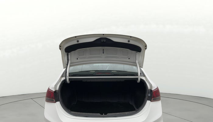 2018 Hyundai Verna 1.6 VTVT SX O, Petrol, Manual, 63,332 km, Boot Door Open