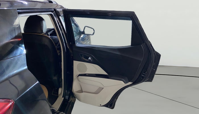 2024 Mahindra XUV300 W8 1.2 PETROL, Petrol, Manual, 1,084 km, RHS Rear Door