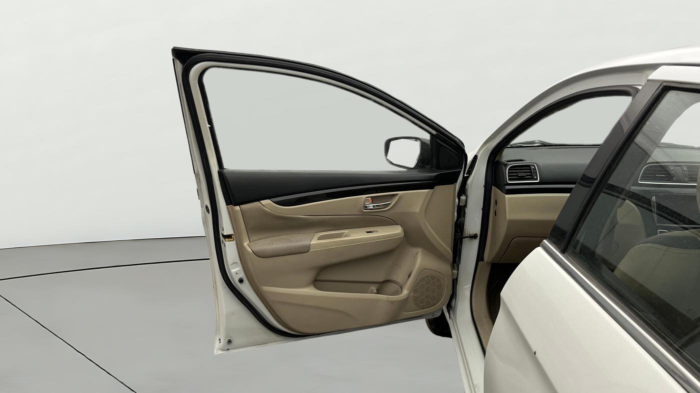 2015 Maruti Ciaz ZXI+, Petrol, Manual, 1,16,097 km, LHS Front Door
