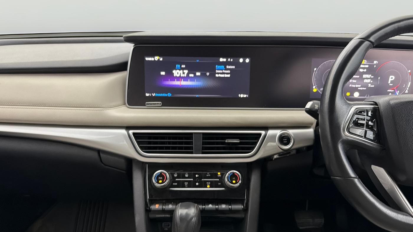 2022 Mahindra XUV700 AX 7 P AT 7 STR, Petrol, Automatic, 63,285 km, Air Conditioner