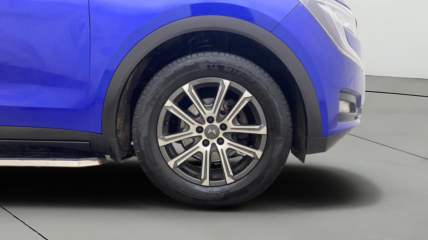 2021 Mahindra XUV700 AX 7 LUXURY P AT 7 STR, Petrol, Automatic, 82,282 km, Right Front Wheel