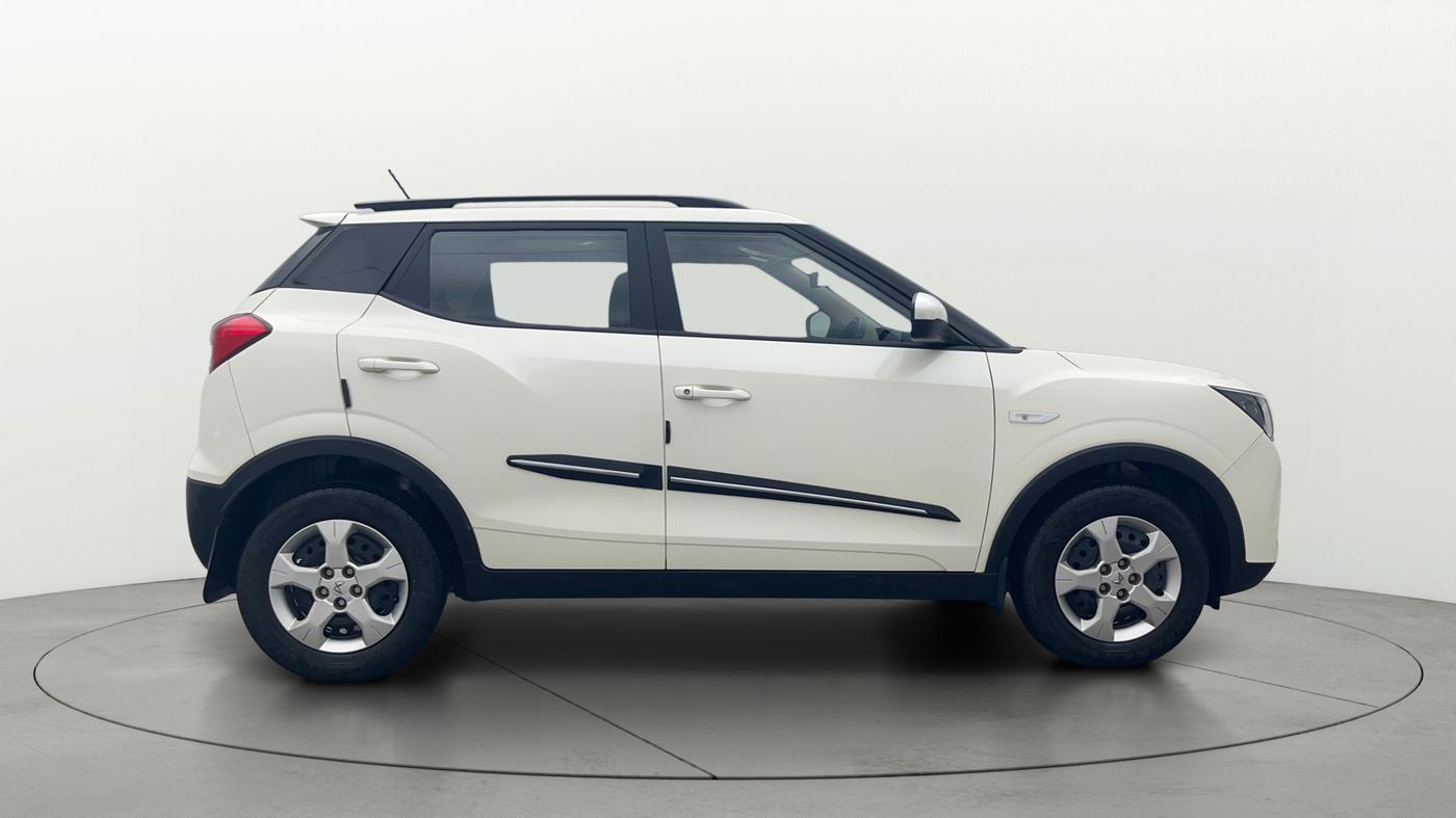 2022 Mahindra XUV300 W6 1.2 PETROL, Petrol, Manual, 20,824 km, Right Side View