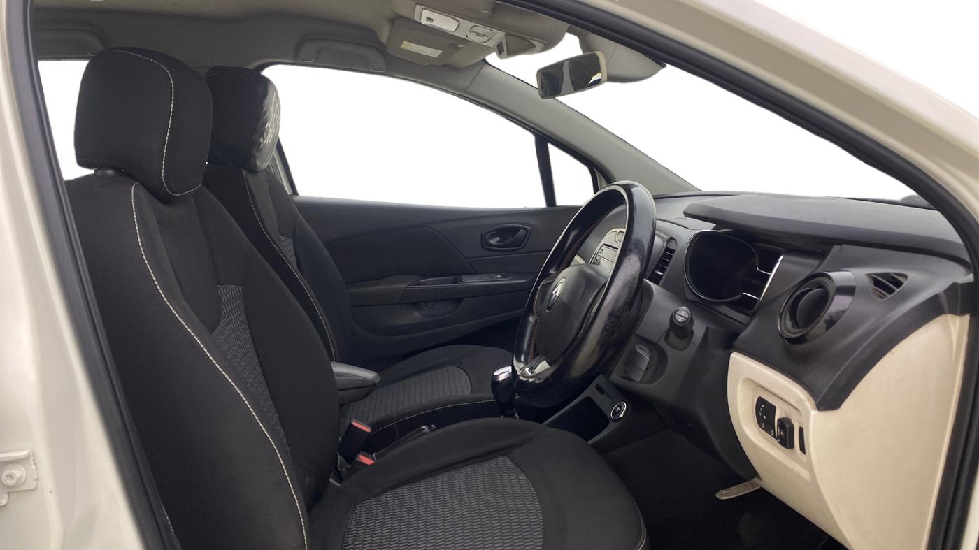 2019 Renault Captur RXE PETROL, CNG, Manual, 90,051 km, Right Side Front Door Cabin