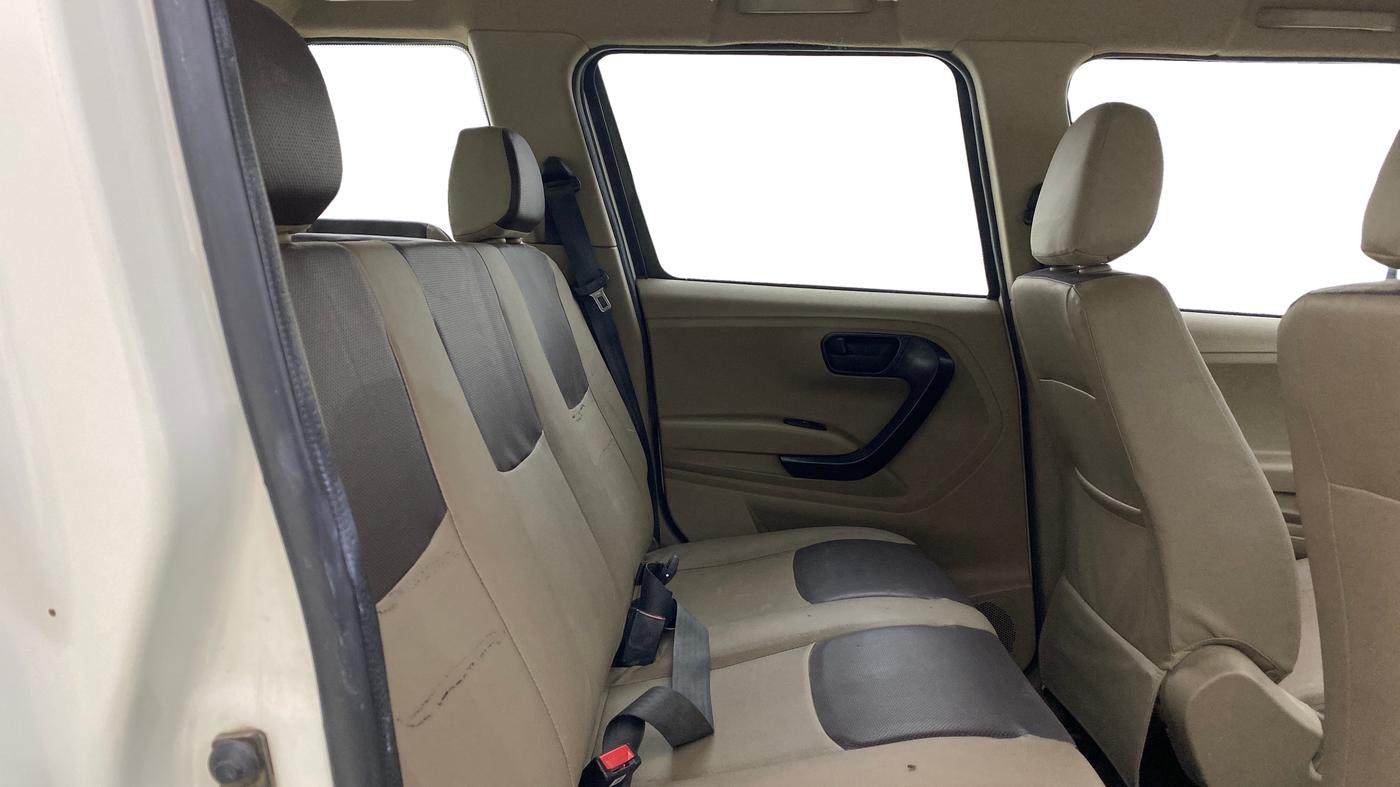 2023 Mahindra BOLERO NEO N 4, Diesel, Manual, 1,41,046 km, Right Side Rear Door Cabin