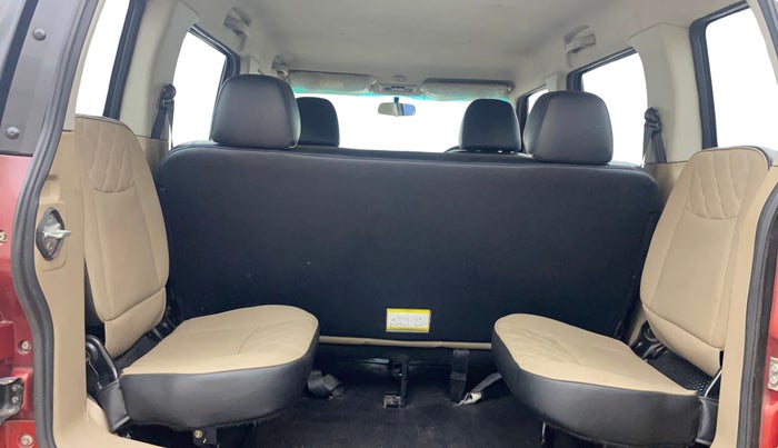 2018 Mahindra TUV300 T10, Diesel, Manual, 1,02,111 km, Third Seat Row ( optional )