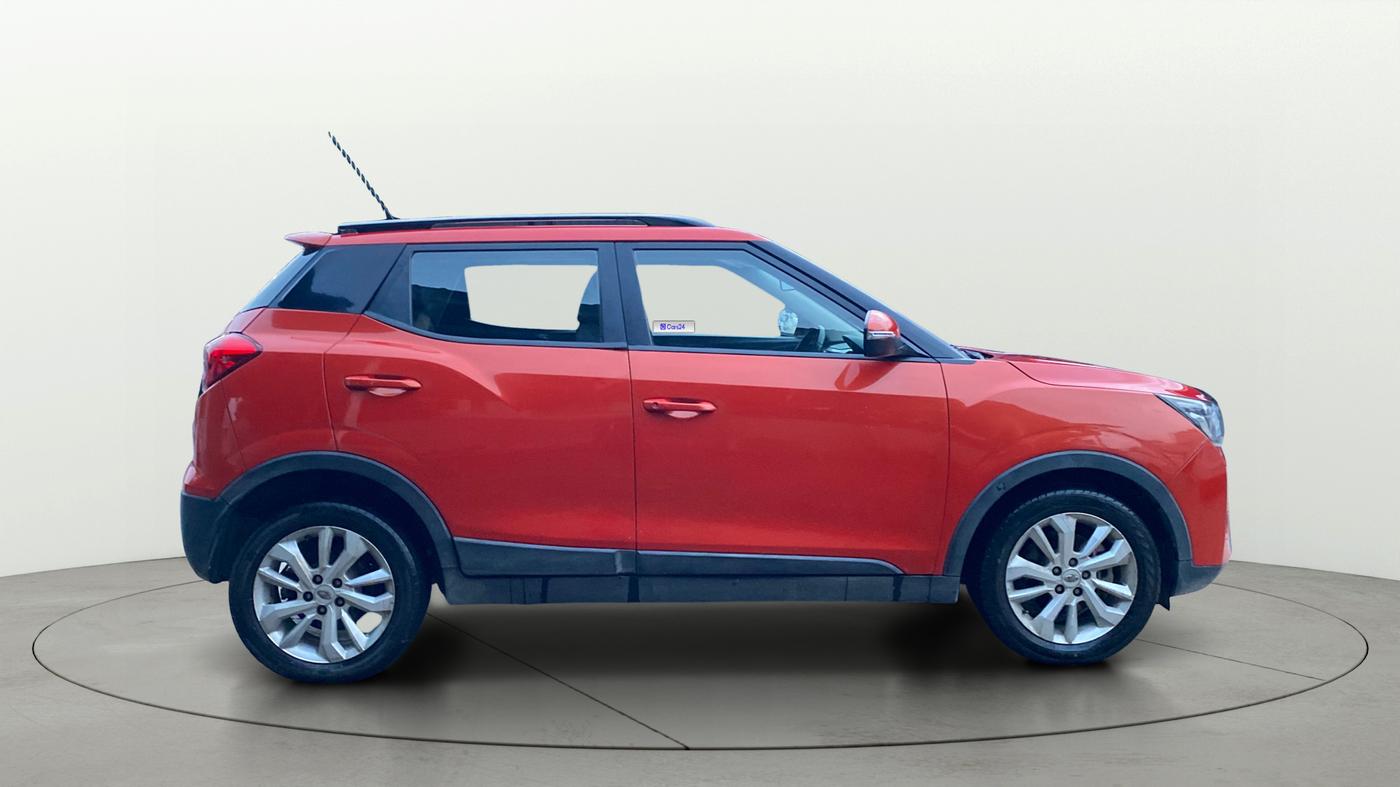 2019 Mahindra XUV300 W8 1.2 PETROL, Petrol, Manual, 80,467 km, Right Side View