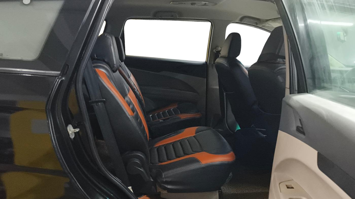 2019 Mahindra MARAZZO M2 7STR, Diesel, Manual, 71,759 km, Right Side Rear Door Cabin