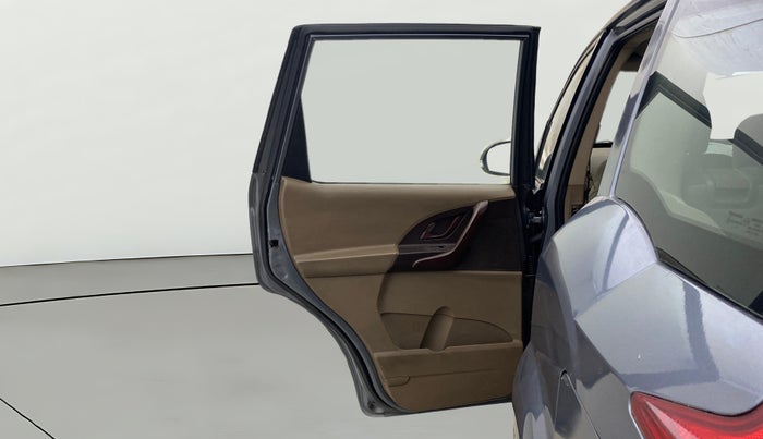 2014 Mahindra XUV500 W4, Diesel, Manual, 1,12,565 km, LHS Rear Door