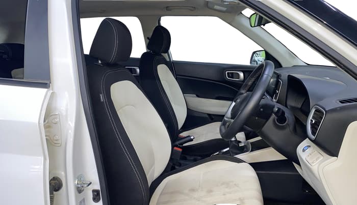 2024 Hyundai VENUE SX 1.5 CRDI, Diesel, Manual, 17,740 km, Right Side Front Door Cabin