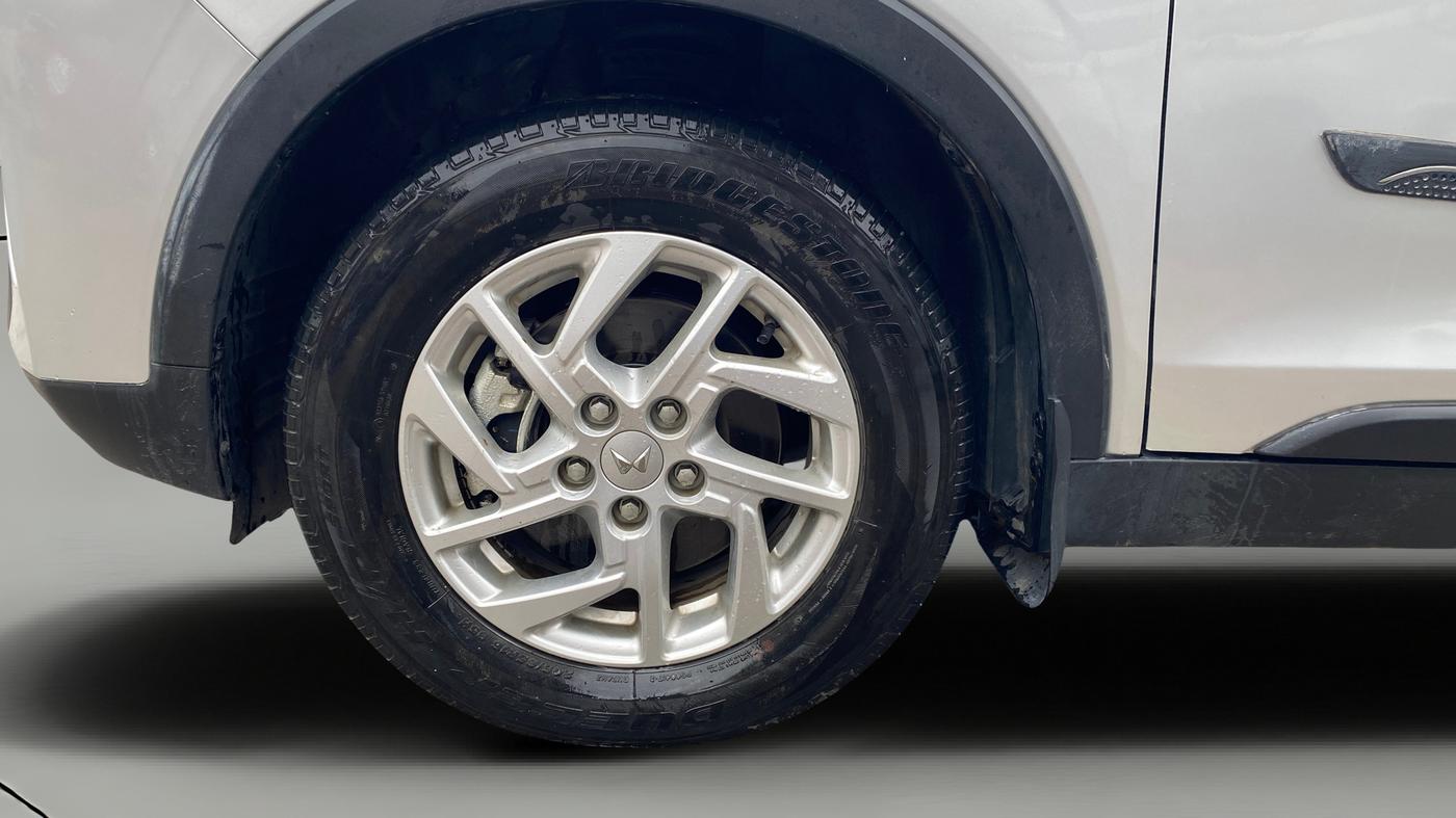2022 Mahindra XUV300 W8 1.2 PETROL, Petrol, Manual, 15,635 km, Left Front Wheel