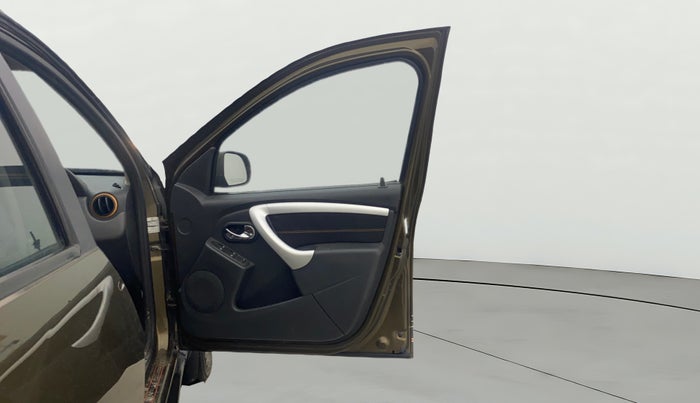 2016 Renault Duster 85 PS RXL DIESEL, Diesel, Manual, 76,902 km, RHS Front Door