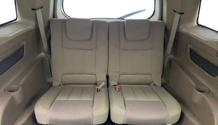 2014 Mahindra XUV500 W6, Diesel, Manual, 1,22,180 km, Third Seat Row ( optional )