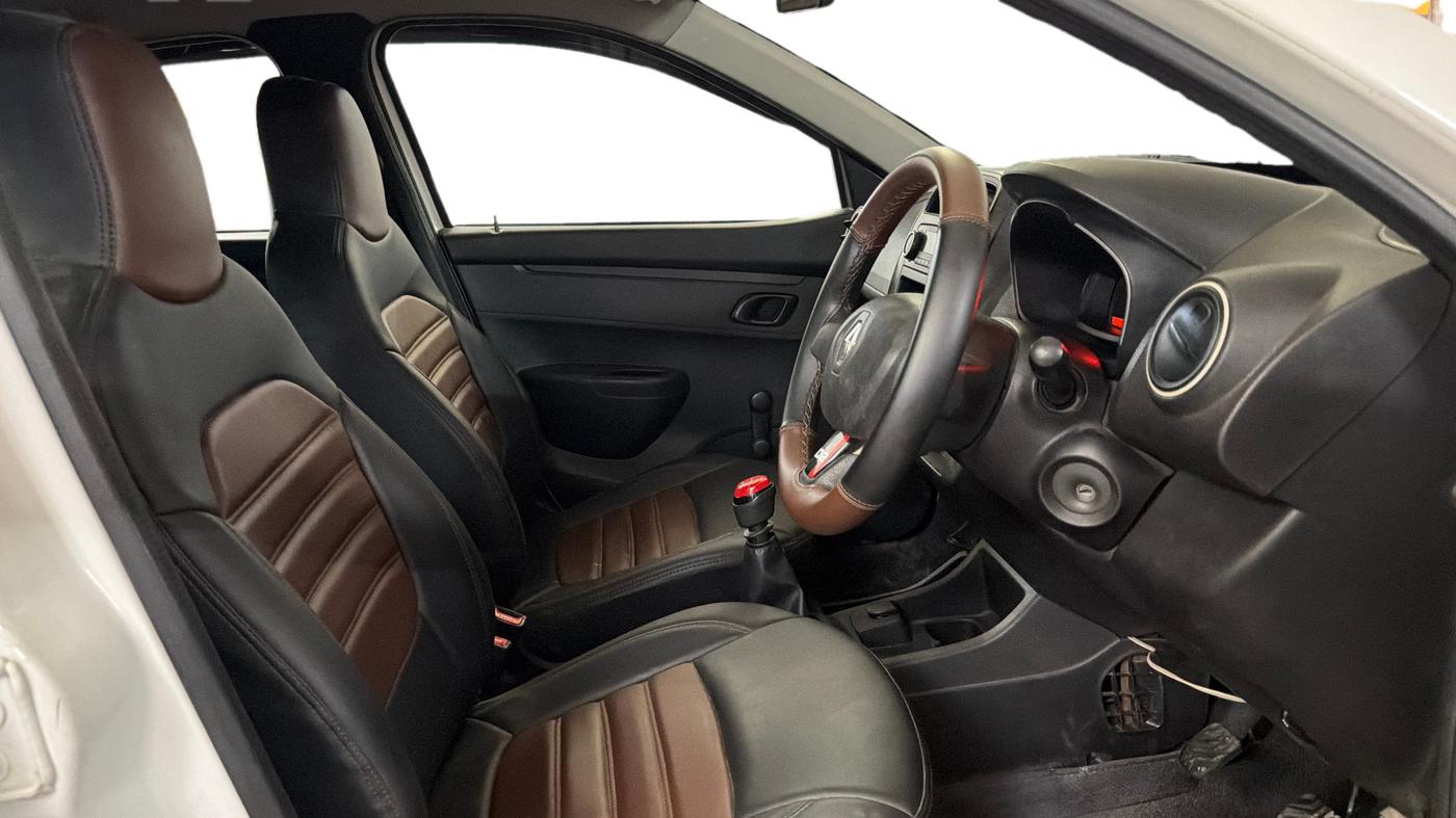 2017 Renault Kwid RXL, Petrol, Manual, 44,318 km, Right Side Front Door Cabin