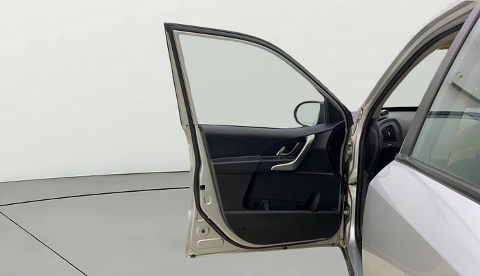 2020 Mahindra XUV500 W9 AT, Diesel, Automatic, 74,659 km, LHS Front Door