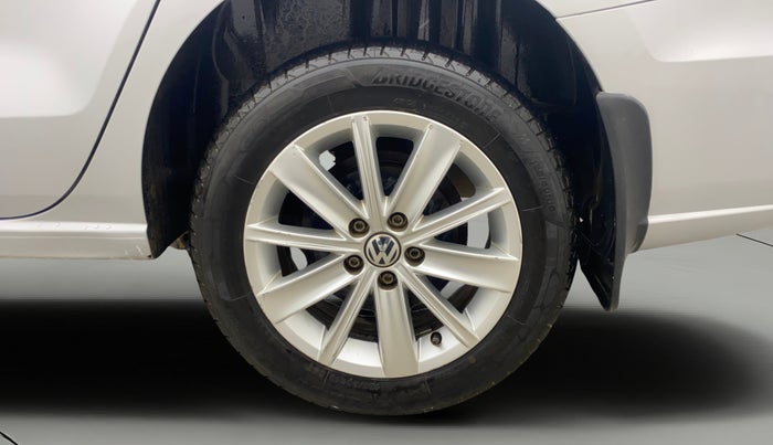 2016 Volkswagen Vento HIGHLINE 1.6 MPI, Petrol, Manual, 58,938 km, Left Rear Wheel