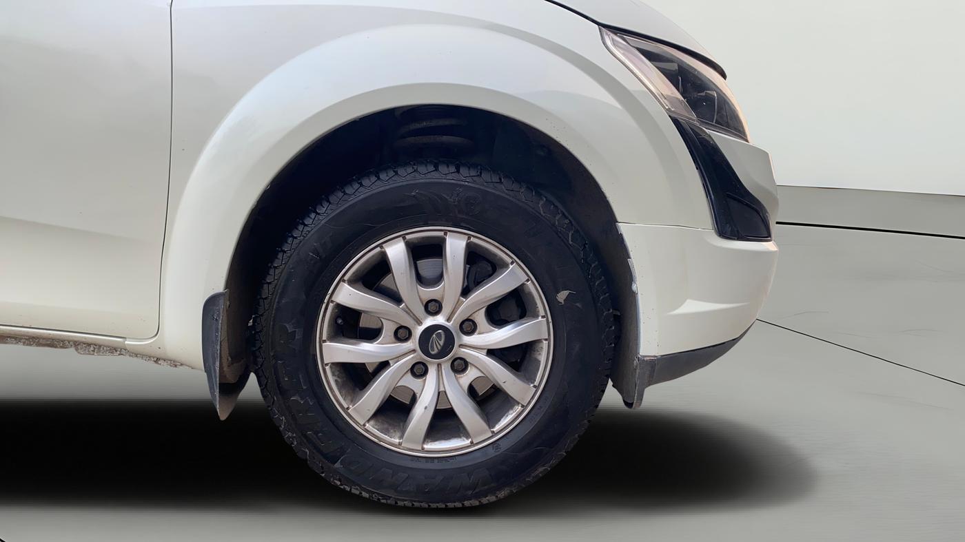 2019 Mahindra XUV500 W5, Diesel, Manual, 75,358 km, Right Front Wheel