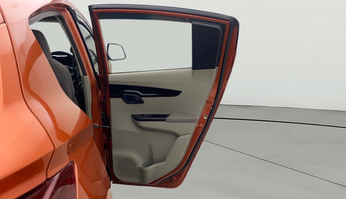 2016 Mahindra Kuv100 K6 6 STR, Petrol, Manual, 27,837 km, RHS Rear Door