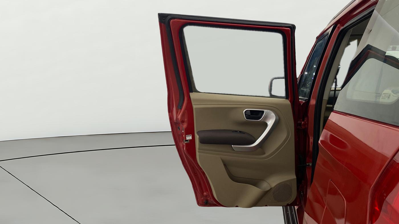 2018 Mahindra TUV300 T8, Diesel, Manual, 65,781 km, LHS Rear Door