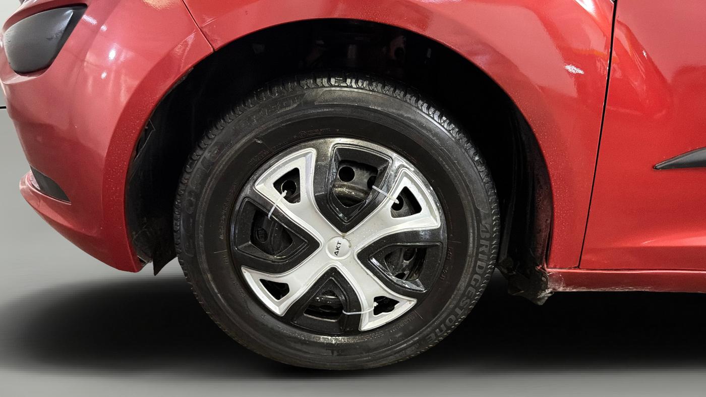2020 Tata ALTROZ XE PETROL, CNG, Manual, 46,574 km, Left Front Wheel