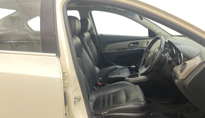 2015 Chevrolet Cruze LTZ, Diesel, Manual, 75,611 km, Right Side Front Door Cabin
