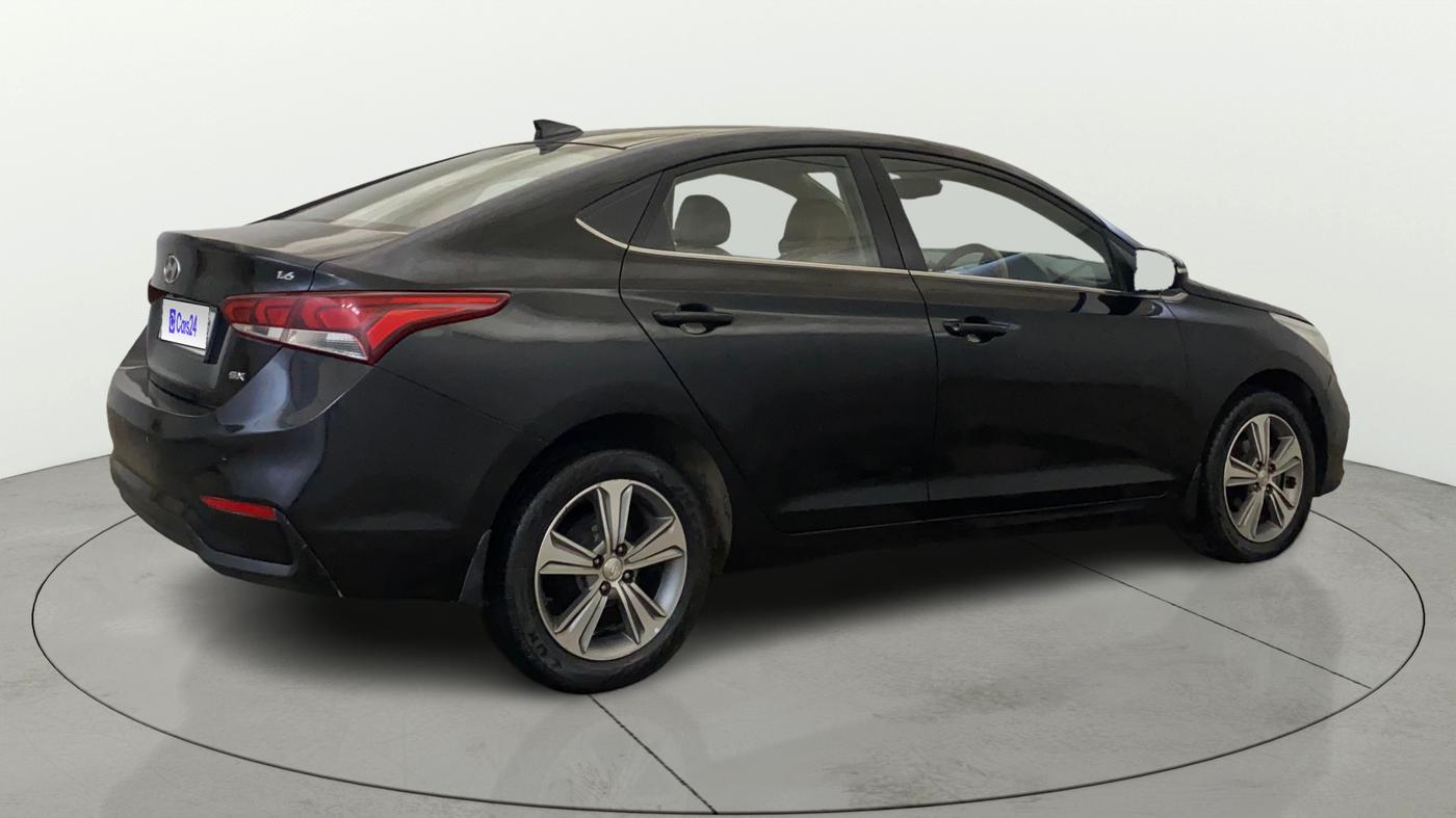 2017 Hyundai Verna 1.6 VTVT SX, Petrol, Manual, 1,06,054 km, Right Back Diagonal