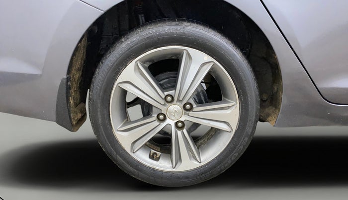 2017 Hyundai Verna 1.6 VTVT SX O, Petrol, Manual, 1,12,398 km, Right Rear Wheel