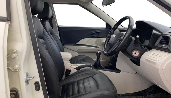 2020 Mahindra XUV300 W4 1.2 PETROL, Petrol, Manual, 61,281 km, Right Side Front Door Cabin