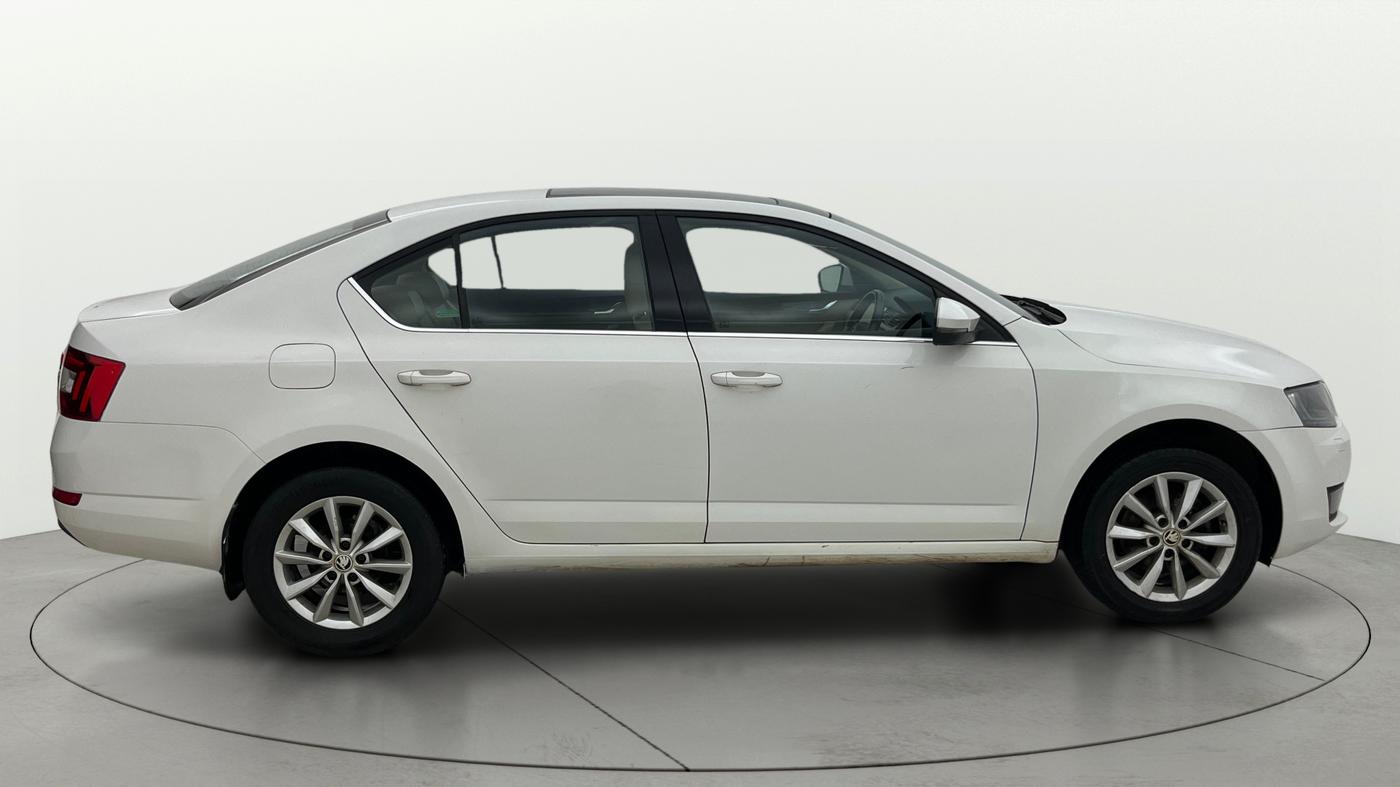 2014 Skoda Octavia ELEGANCE 2.0 TDI AT, Diesel, Automatic, 79,605 km, Right Side View