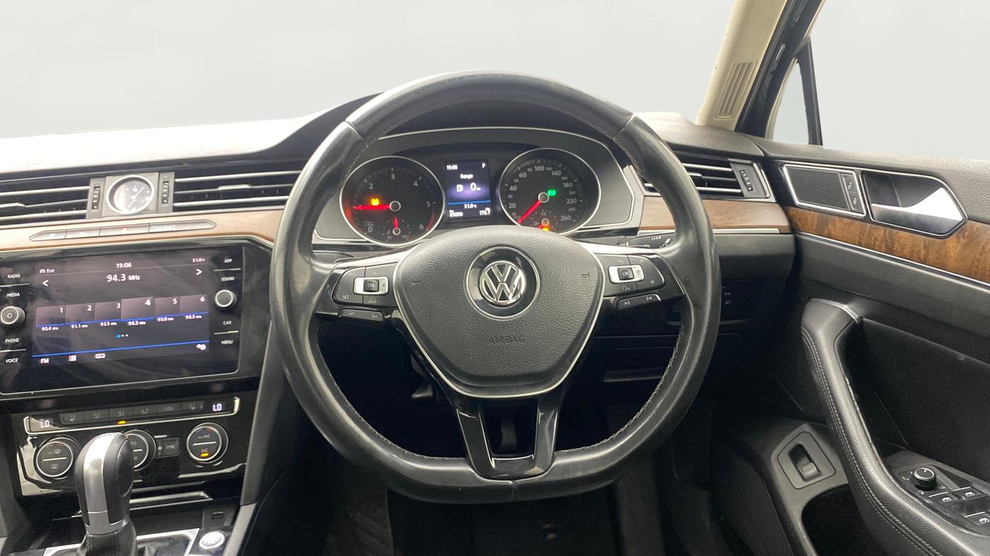 2018 Volkswagen Passat HIGHLINE DSG, Diesel, Automatic, 85,093 km, Steering Wheel Close Up