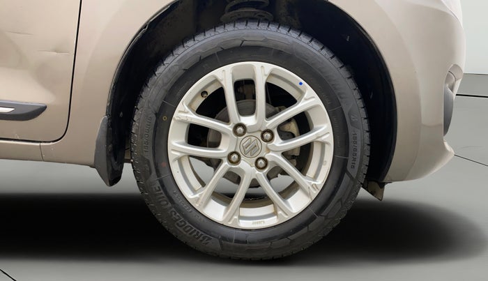2019 Maruti Swift ZXI AMT, Petrol, Automatic, 1,22,756 km, Right Front Wheel