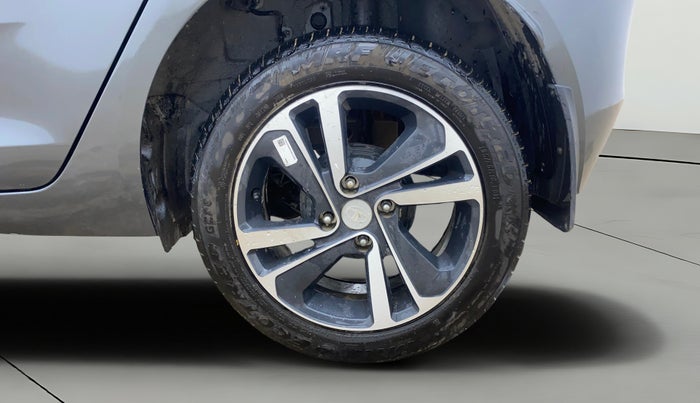 2024 Tata ALTROZ XZ PETROL, Petrol, Manual, 6,794 km, Left Rear Wheel