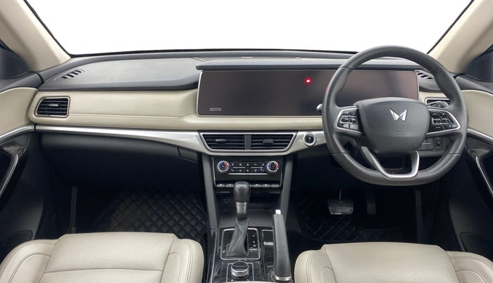 2021 Mahindra XUV700 AX 7 P AT 7 STR, Petrol, Automatic, 31,113 km, Dashboard