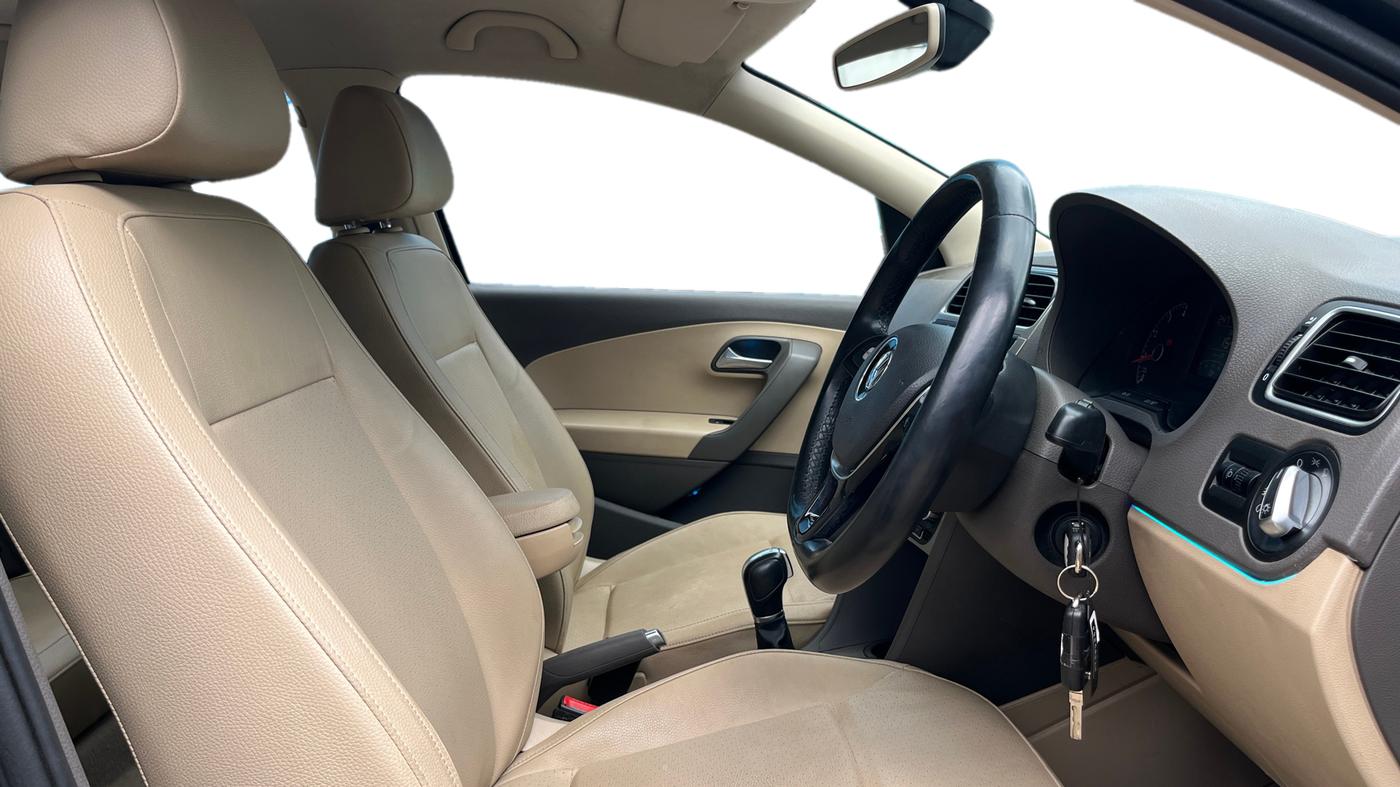 2016 Volkswagen Vento HIGHLINE PETROL AT, Petrol, Automatic, 25,550 km, Right Side Front Door Cabin