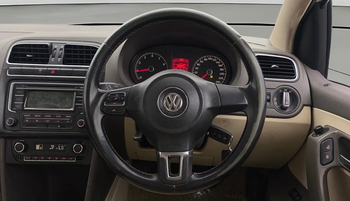 2013 Volkswagen Vento HIGHLINE 1.6 MPI, Petrol, Manual, 1,08,521 km, Steering Wheel Close Up