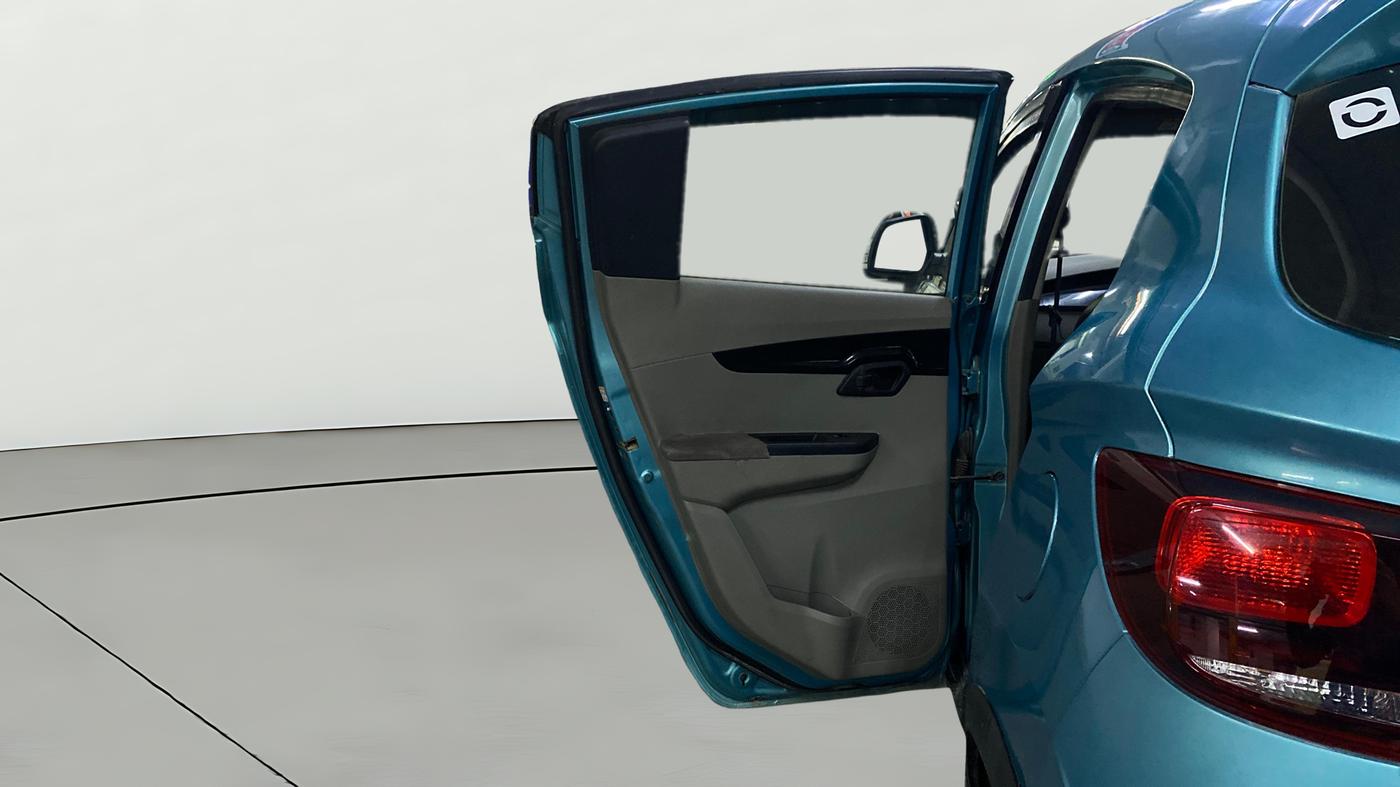 2015 Mahindra Kuv100 K8 6 STR, Petrol, Manual, 33,801 km, LHS Rear Door