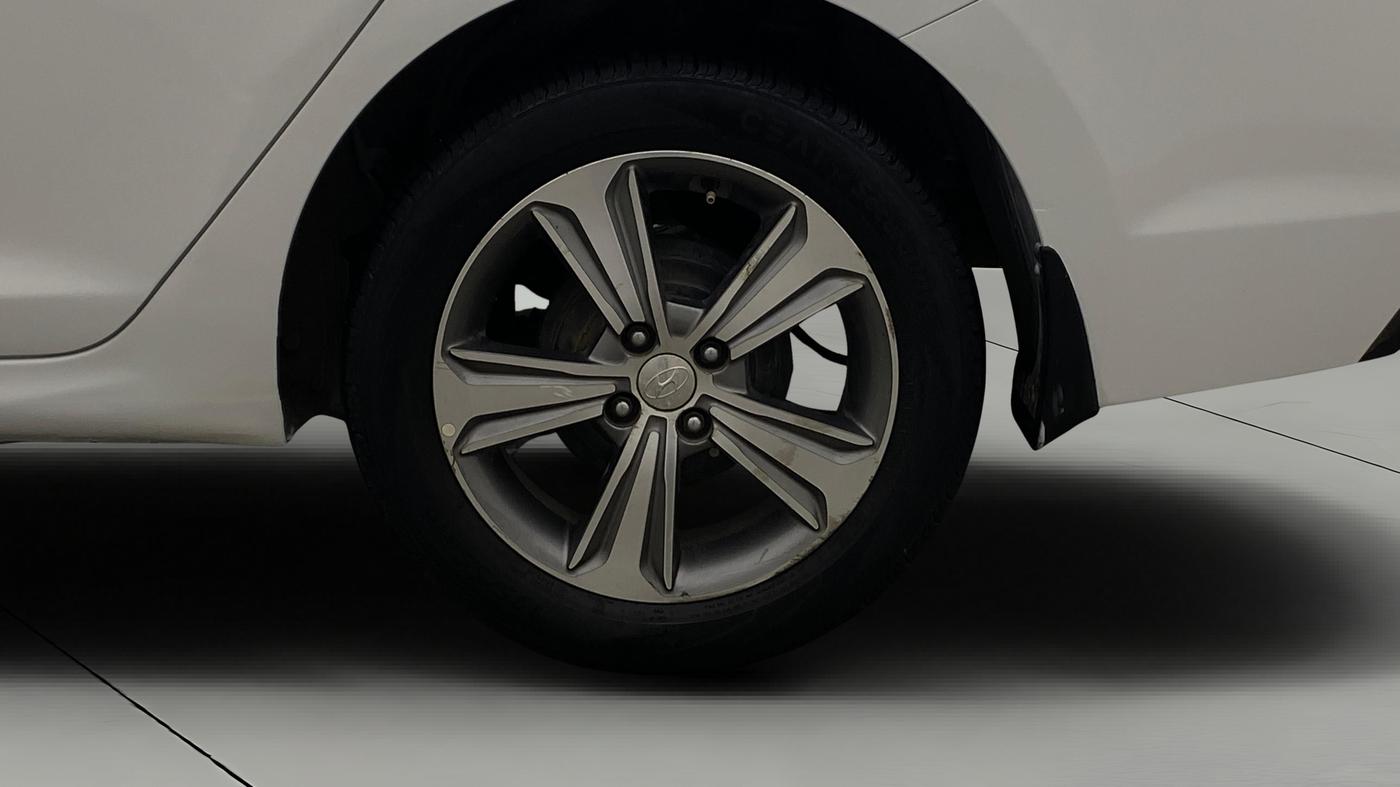 2018 Hyundai Verna 1.6 VTVT SX (O) AT, Petrol, Automatic, 75,907 km, Left Rear Wheel