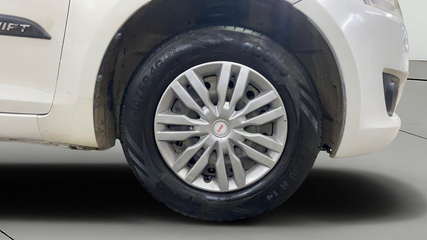 2014 Maruti Swift VXI, Petrol, Manual, 97,827 km, Right Front Wheel