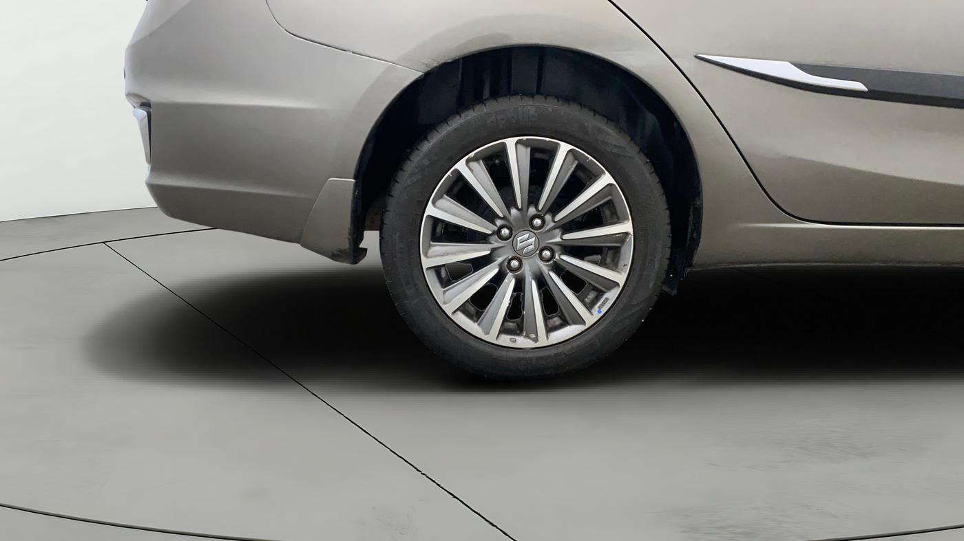 2021 Maruti Ciaz ALPHA  AT 1.5 SHVS PETROL, Petrol, Automatic, 1,43,468 km, Right Rear Wheel