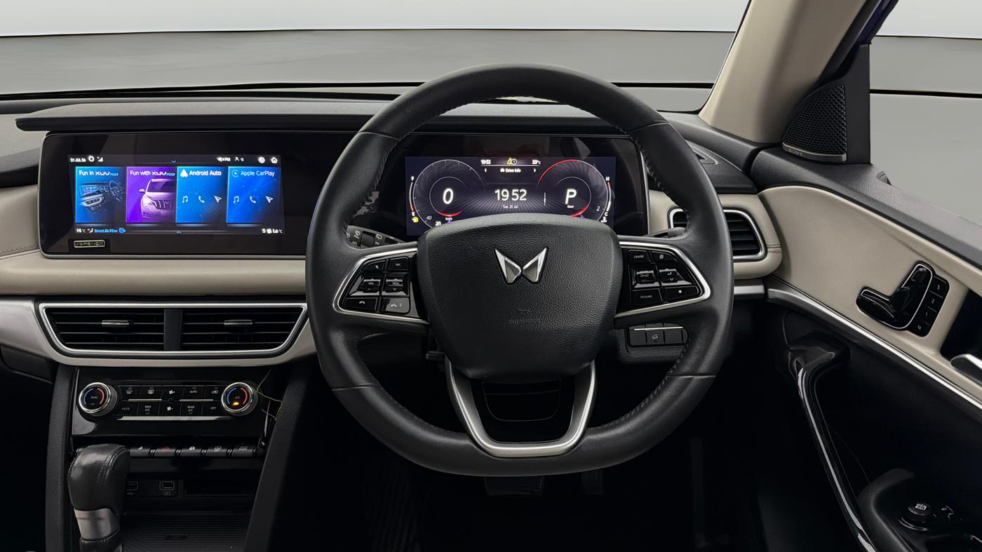 2022 Mahindra XUV700 AX 7 LUXURY D AT 7 STR, Diesel, Automatic, 55,727 km, Steering Wheel Close Up