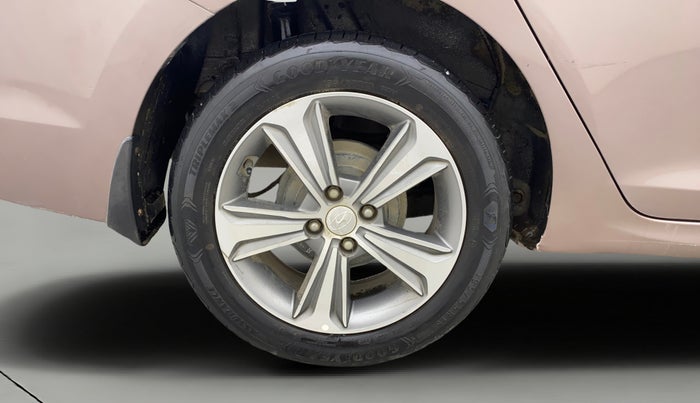 2017 Hyundai Verna 1.6 VTVT SX, Petrol, Manual, 59,816 km, Right Rear Wheel