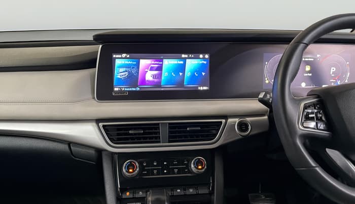 2022 Mahindra XUV700 AX 7 LUXURY P AT 7 STR, Petrol, Automatic, 48,653 km, Air Conditioner