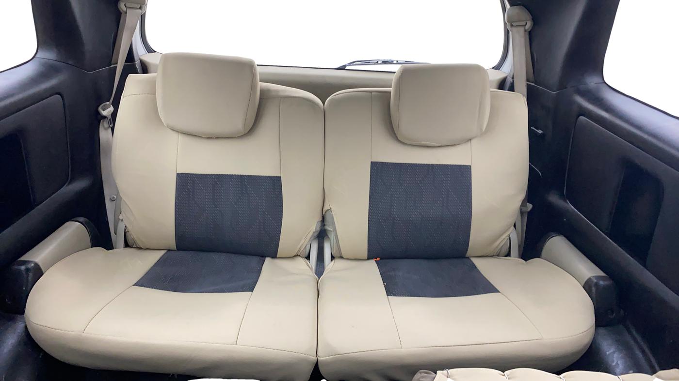 2014 Toyota Innova 2.5 GX 8 STR, Diesel, Manual, 73,985 km, Third Seat Row ( optional )