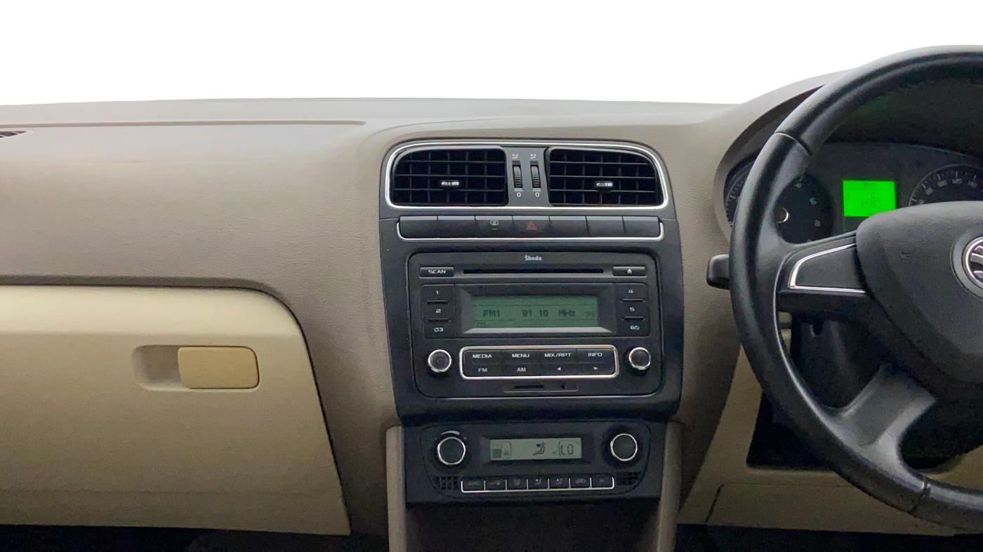 2013 Skoda Rapid ELEGANCE 1.6 MPI MT, Petrol, Manual, 84,349 km, Air Conditioner