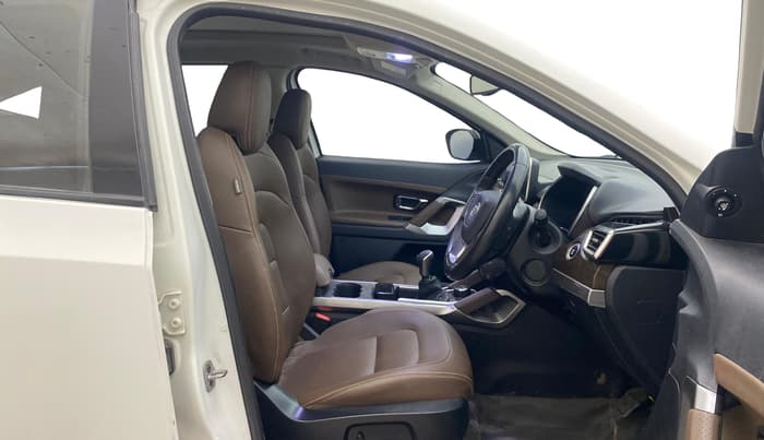 2022 Tata Harrier XZ SUNROOF 2.0L, Diesel, Manual, 60,425 km, Right Side Front Door Cabin